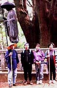 A family of henro at the big statue